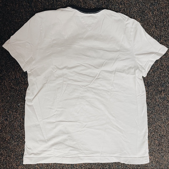 Tommy Hilfiger T-Shirt - Picture 2 of 3